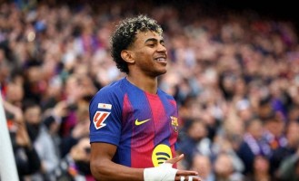 1:0！西甲争冠战，亚马尔破门+伤退，巴萨半场领先，有望九分领跑