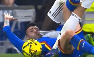 皇马两连败基本退出争冠队伍，吕迪格争议动作被裁判无视引争议