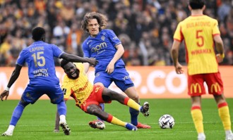 神剧情！2-0到2-3，法甲领头羊耻辱一战，连丢3球意外崩盘